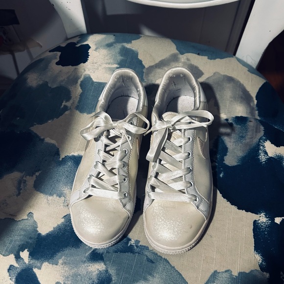 Nike Shoes - Send Ur Price? 1 Of A Kind! Elegant “Nike” White Women's Sneakers 👟